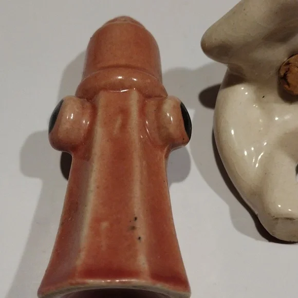 Vintage 1960, dog lifting leg on fire hydrant salt and pepper shaker made Japan - Picture 5 of 11